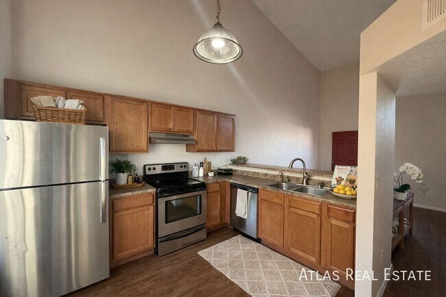 Foto del edificio - 4828 W Orangewood Ave