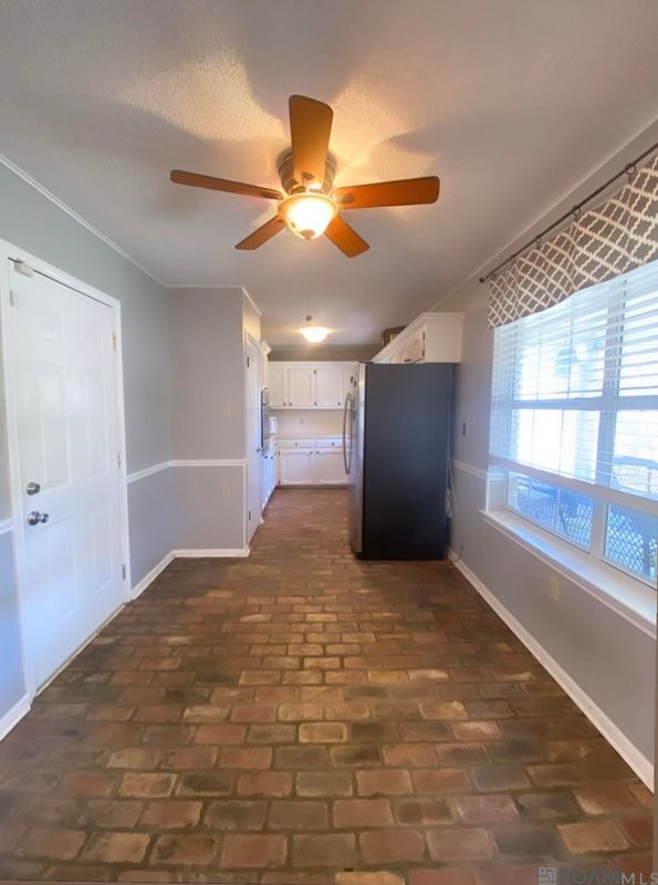 Foto del edificio - 1320 Briarrose Dr