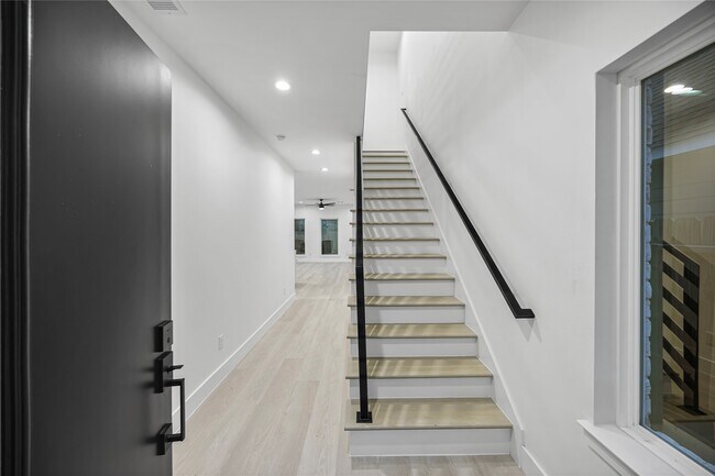 Building Photo - 8218 Lawler St