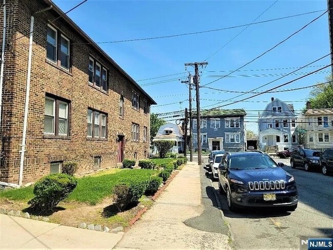 Building Photo - 367 Sanford Ave