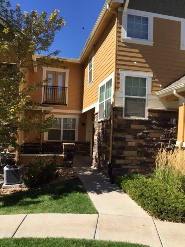 Primary Photo - 2 bed/2.5 bath Townhome