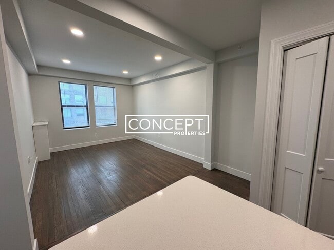 Building Photo - 11 Peterborough St