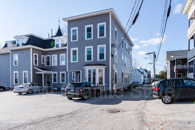 Building Photo - 146 Walnut St