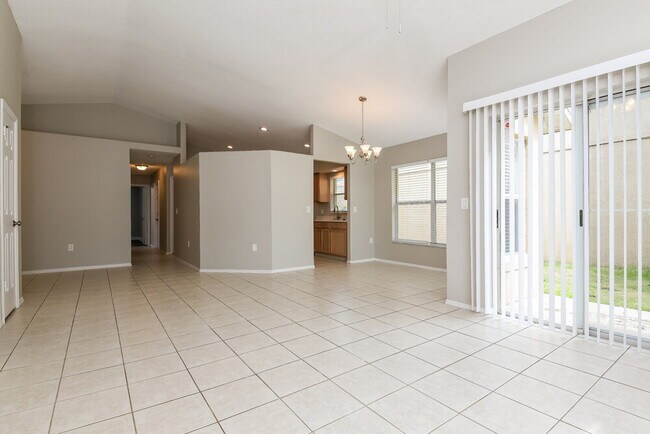 Building Photo - 2603 Spring Hill Dr
