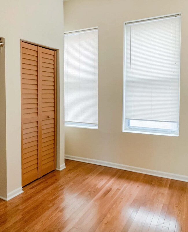Foto del edificio - 2527 N Lincoln Ave