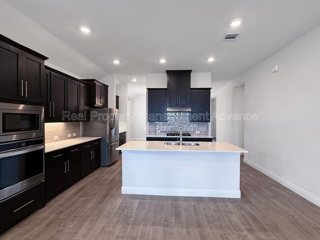 Building Photo - 2912 Log Cabin Dr