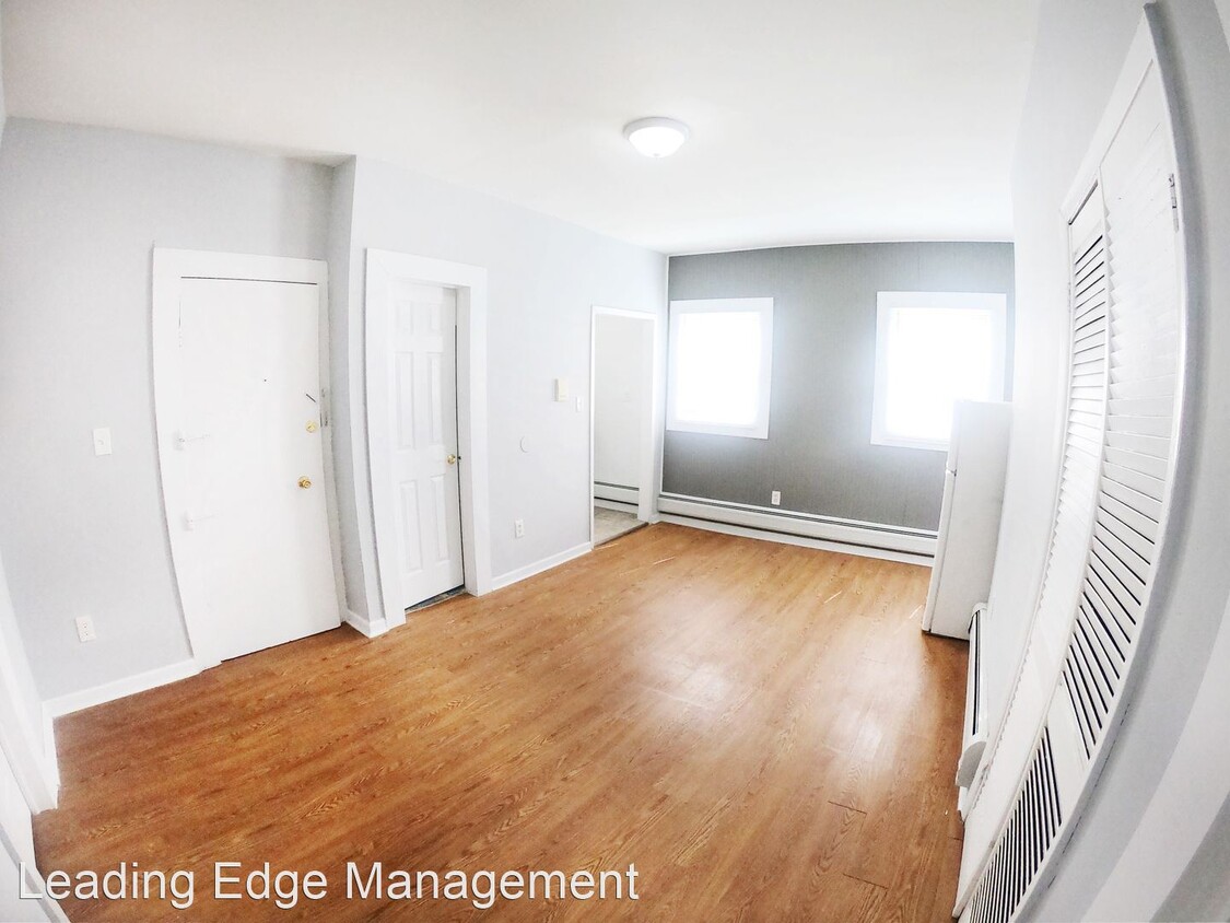 Primary Photo - 348 Randolph Ave