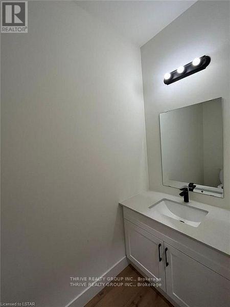 Building Photo - 1595 Capri Cres