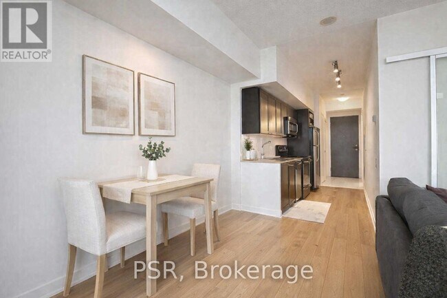 Photo du bâtiment - 105 The Queensway