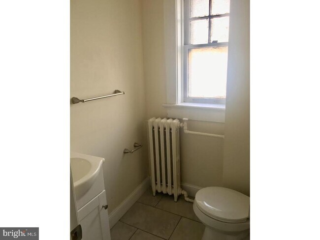 Building Photo - 2250 Bryn Mawr Ave