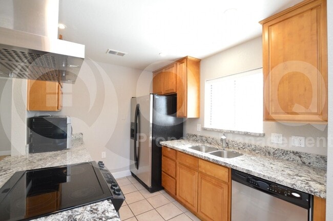 Building Photo - 850 S River Dr