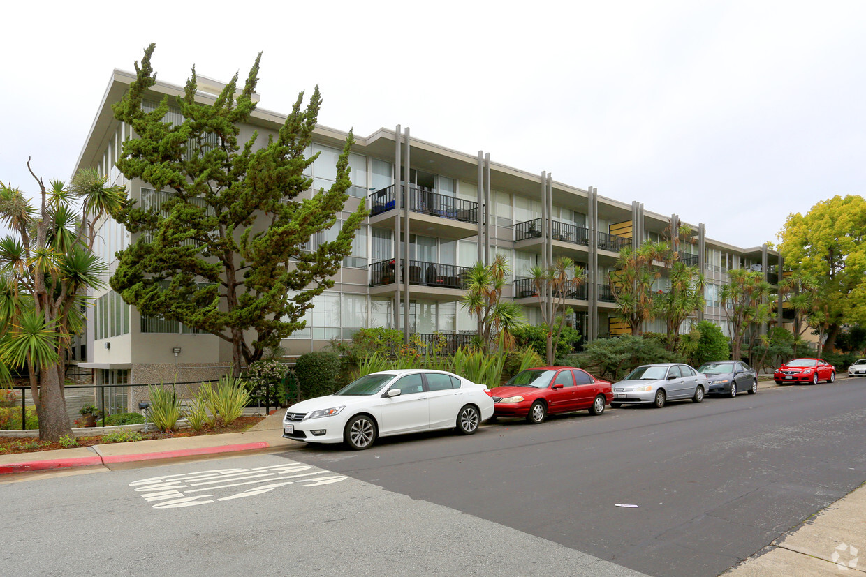 Primary Photo - Flores Manor Apartments