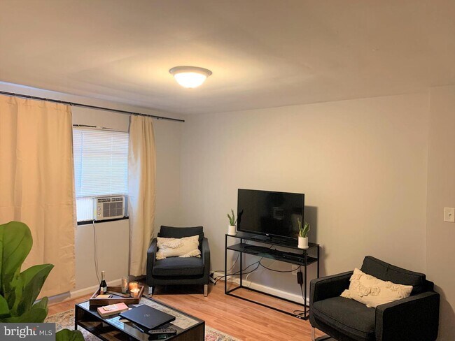 Foto del edificio - 1631 6th St NW