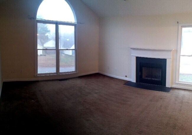 Building Photo - 300 Villa Rosa Place