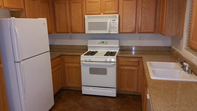 Foto del edificio - WONDERFUL 3BD/2.5BA - PRIME LOCATION!!