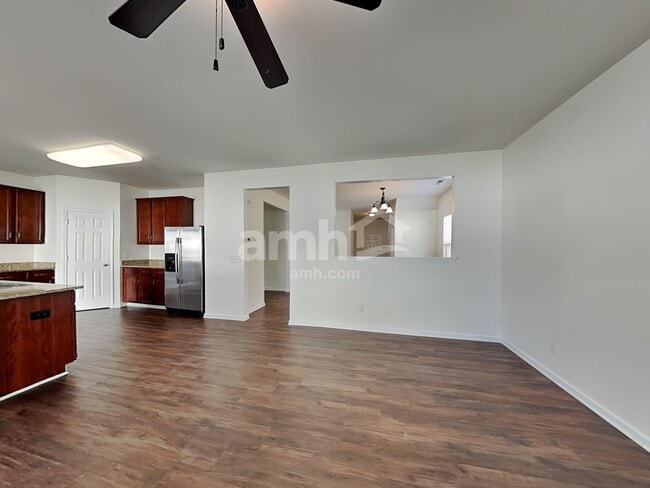 Building Photo - 2010 Blue Stream Ln