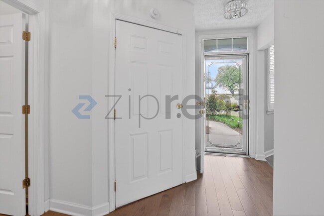 Foto del edificio - 484 Fraser St SE