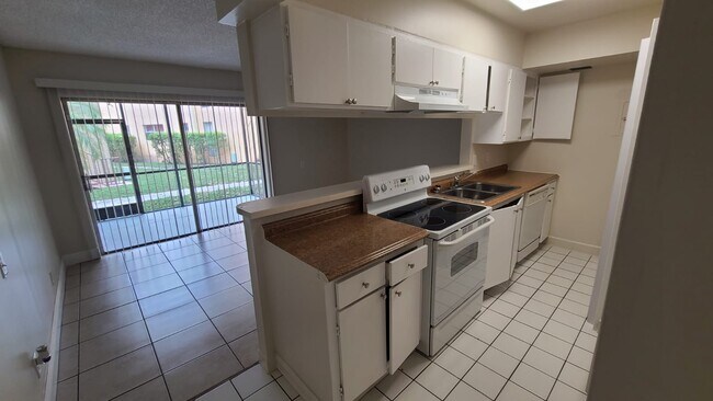 Foto del edificio - 4433 Treehouse Ln