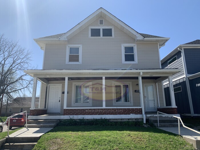 Primary Photo - Updated Duplex off Keystone and Prospect!