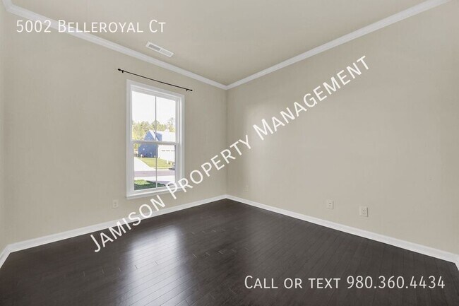 Foto del edificio - 5002 Belleroyal Ct