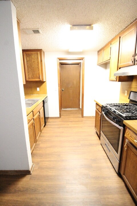 Building Photo - 1110 Swan Lake Rd