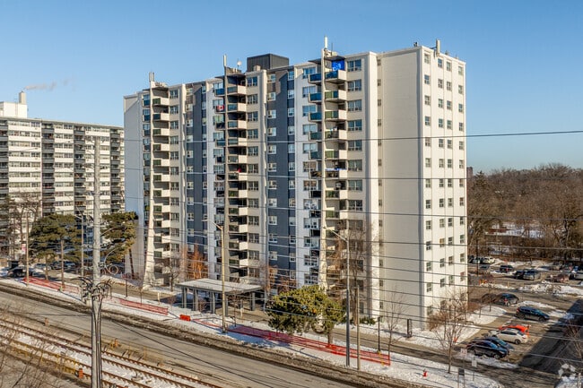 Building Photo - 2465 Hurontario Street