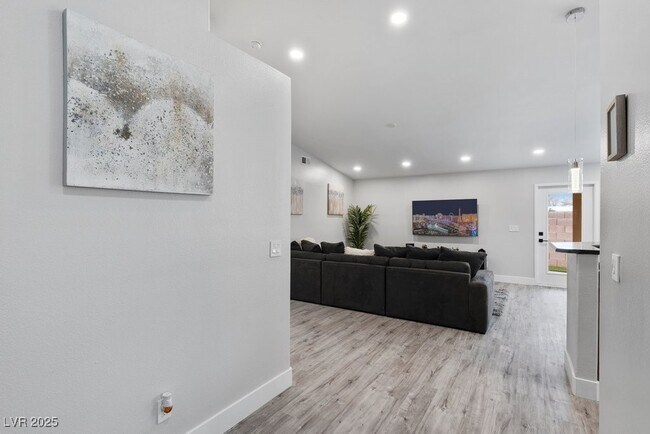 Building Photo - 5339 Estornino Ave