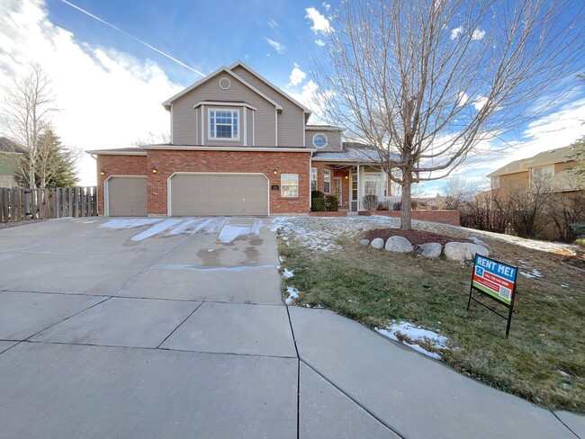 Foto del edificio - 5 Bedroom Home Available Near Rangewood Dr & Vickers Dr!