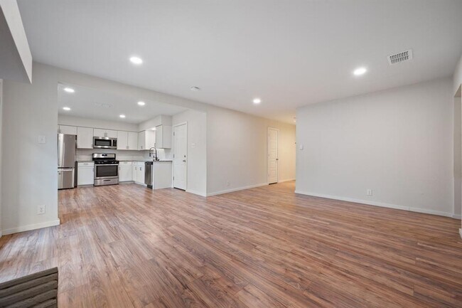 Foto del edificio - 6305 Clubway Ln