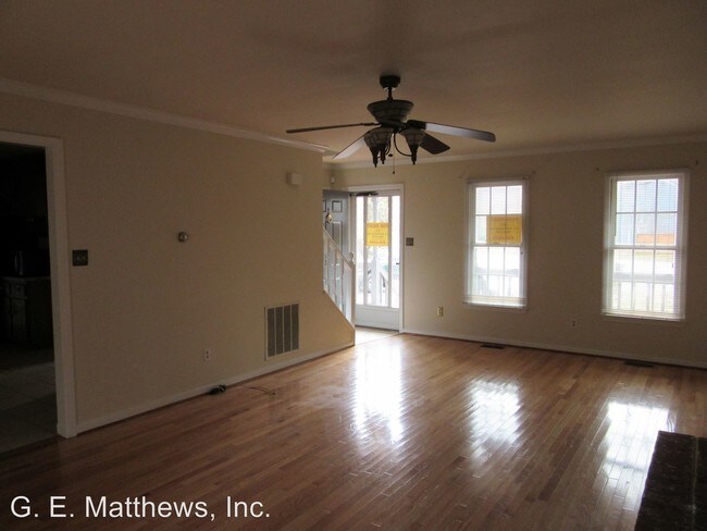 Building Photo - 9002 White Pickett Ct