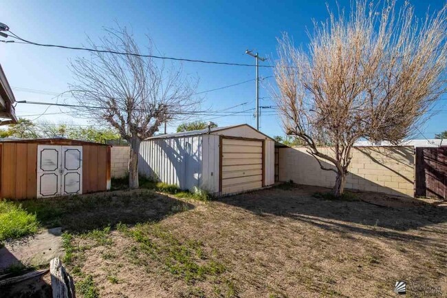 Building Photo - 252 W Lowell Dr