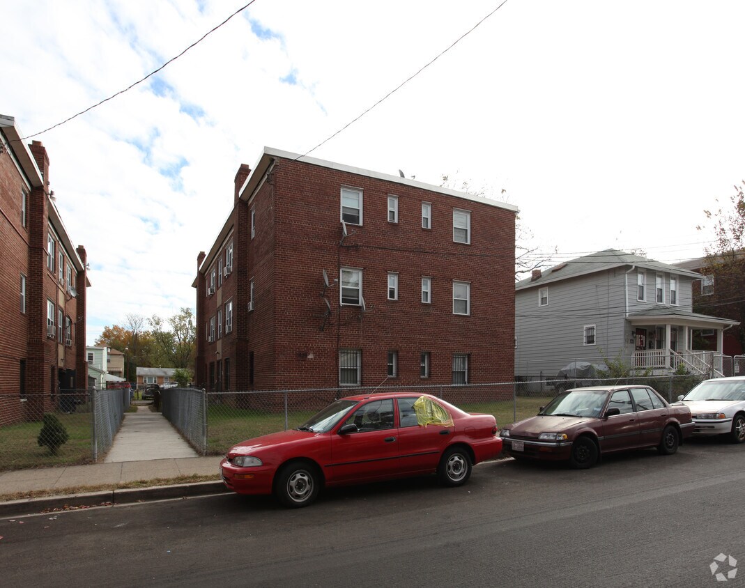 Building Photo - 1029 48th St NE