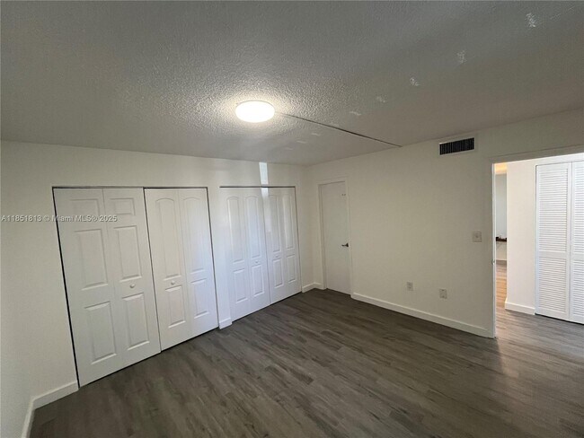 Foto del edificio - 9441 SW 4th St