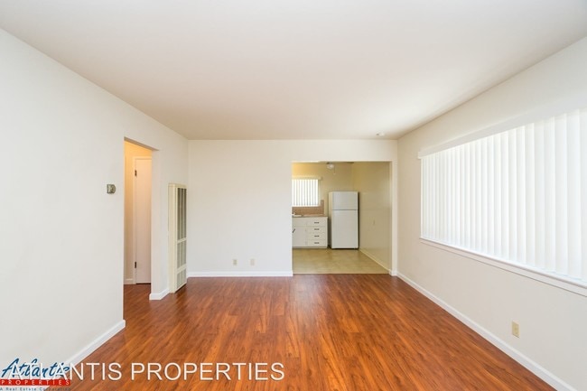 Building Photo - 2265 Royal Dr