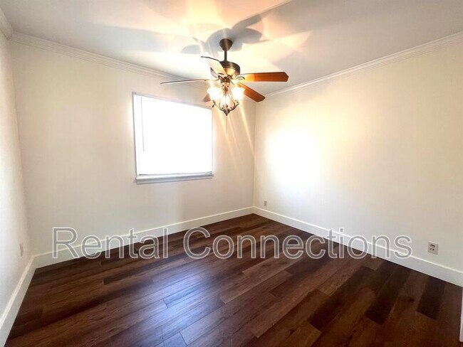Foto del edificio - 3300 W Hawthorne Ct