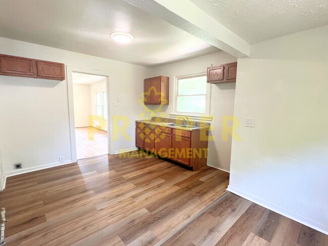 Foto del edificio - 2 bedrooms 1 bathroom house