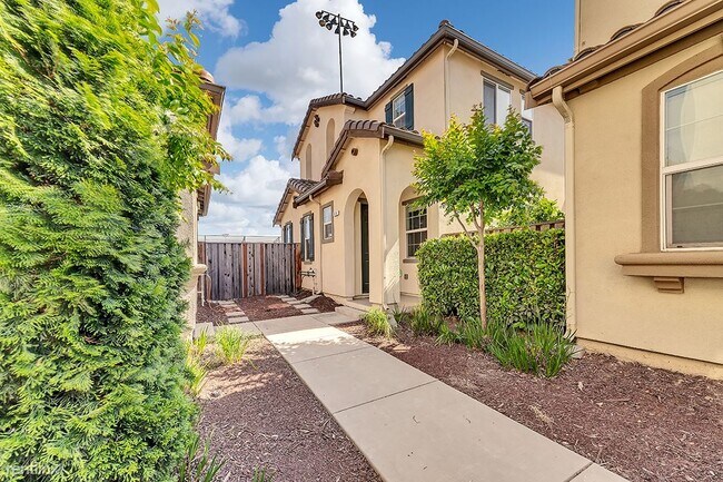 Foto del edificio - 4 br, 2.5 bath House - 60 Caspian Way