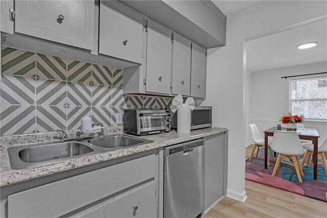Foto del edificio - 2394 Lawrenceville Hwy