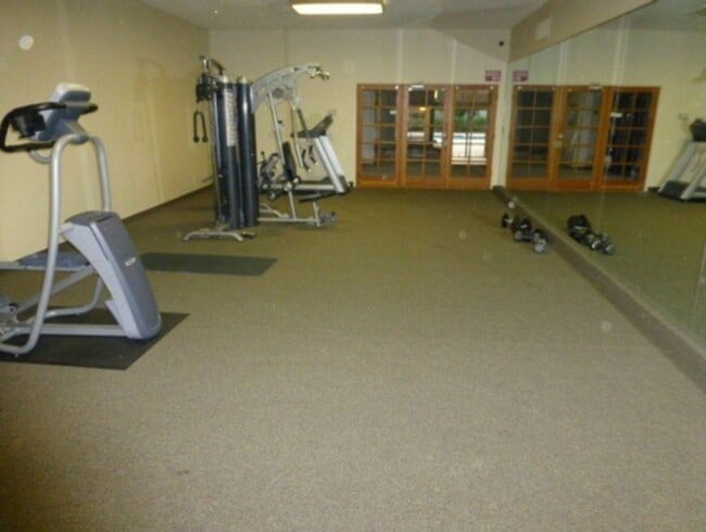 Foto del edificio - Charming 2-Bedroom Condo with Community Pool & Utilities Included in Newhall!