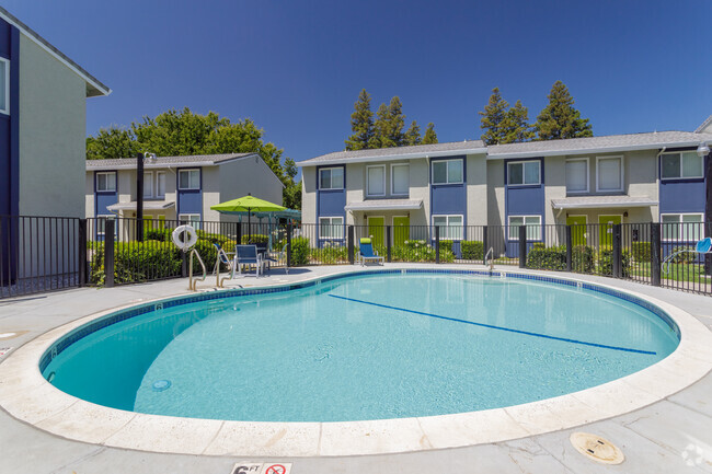 Piscina - Westwood Apartments