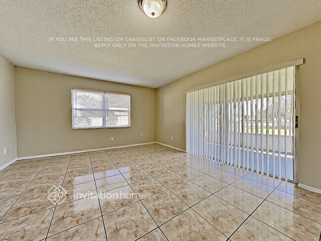 Building Photo - 99 Oaxaca Ln