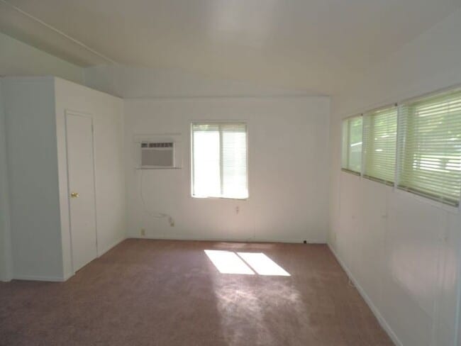 Building Photo - 333 Douglass St