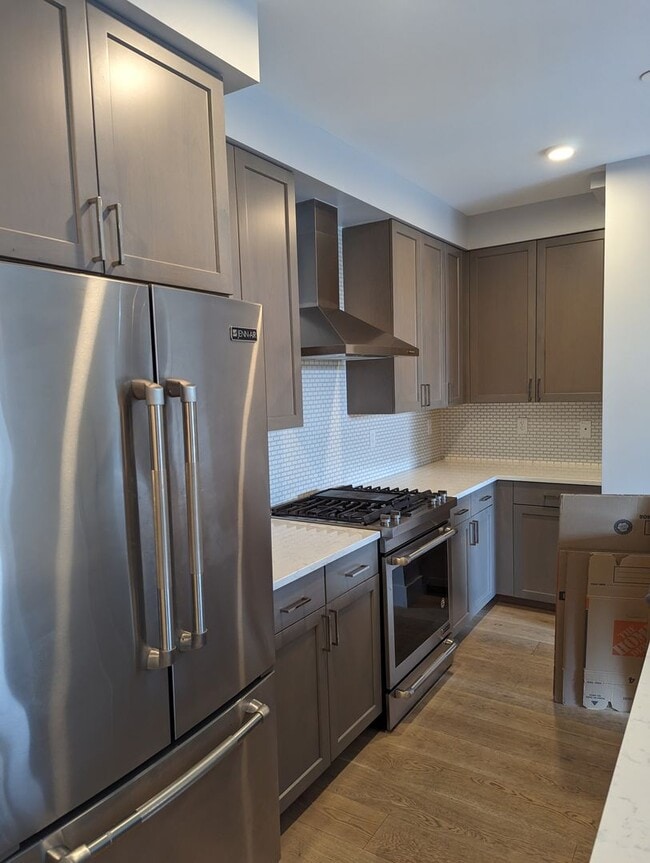 Photo - Brighton luxury 2 bedroom 2 bath with parking for January 1 Apartment