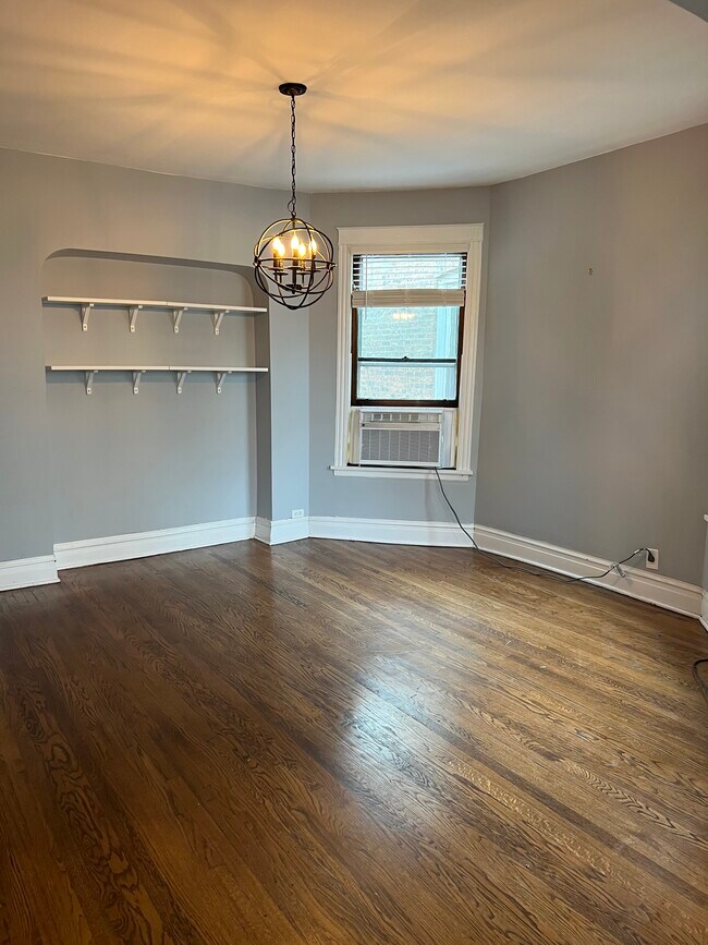 Foto del edificio - 2533 N Springfield Ave
