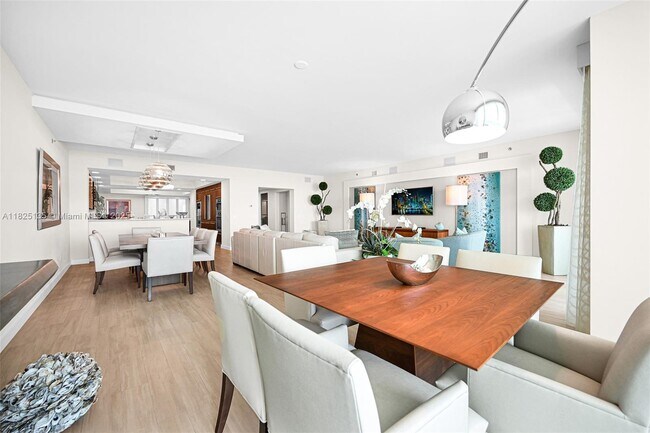 Building Photo - 2711 S Ocean Dr