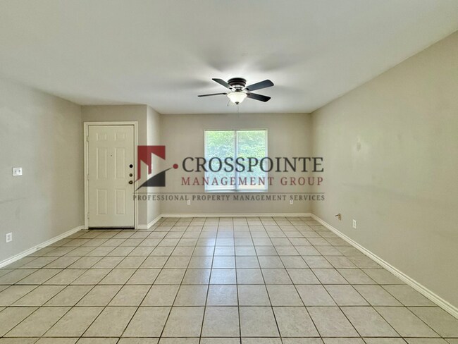 Foto del edificio - Tour Today! 2 Bedroom 2 Bathroom Duplex!