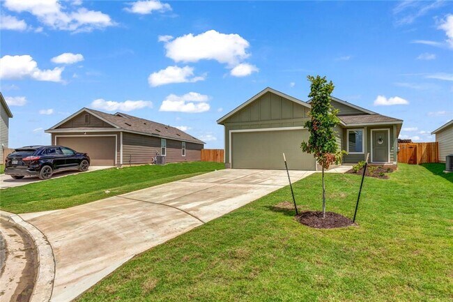 Building Photo - Nice One Story Home with Open Floorplan in Jarrell