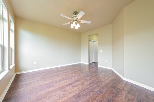 Building Photo - Your New Home Awaits in Lone Tree's Lincol...