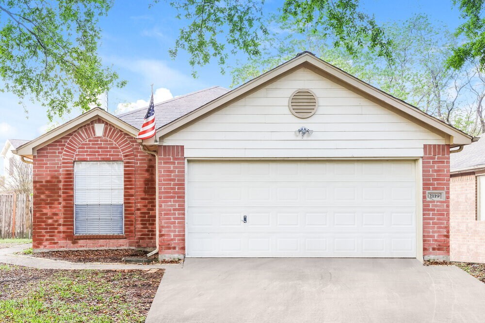 Foto principal - 12119 Bowsman Dr