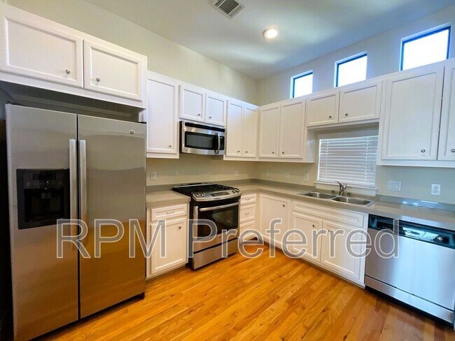 Foto del edificio - 7650 Springhill St